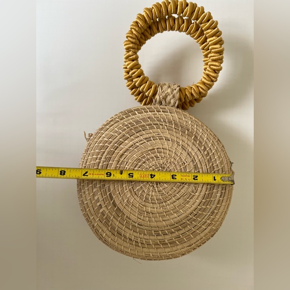 Stylish Handwoven Wrist Palm Straw Bag - Top Handle Island Resort Rattan Bag - Picture 5 of 7